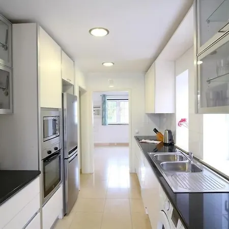 Camilla 6 Bed/bath Close To The Marina * Vilamoura
