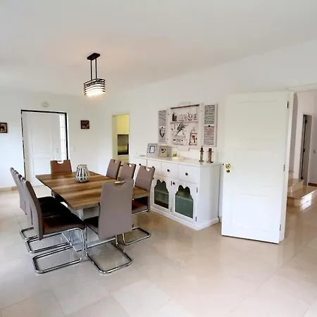 Camilla 6 Bed/bath Close To The Marina Villa *