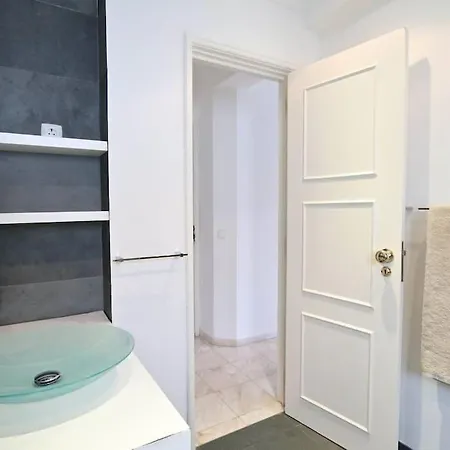 Camilla 6 Bed/bath Close To The Marina Villa *