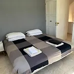 Camilla 6 Bed/bath Close To The Marina Βίλα *