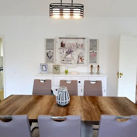Camilla 6 Bed/bath Close To The Marina Vila
